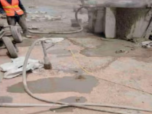 三河水泥混凝土路面板底注浆技术 路面脱空注浆整治方案